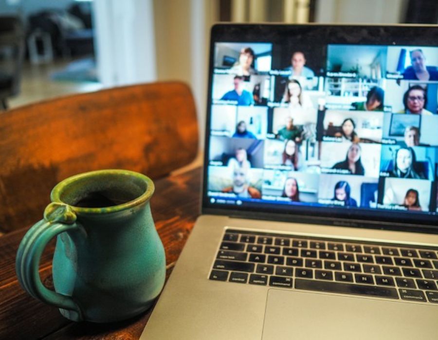 an online session on how a virtual assistant optimizes your online presence