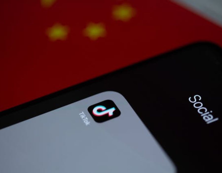 a symbol of the tiktok app logo
